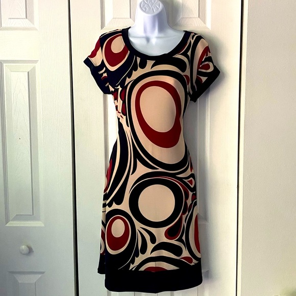 Sleek and flattering dress. Gorgeous colors. Size 8 🖤♥️🖤♥️ - Picture 2 of 10
